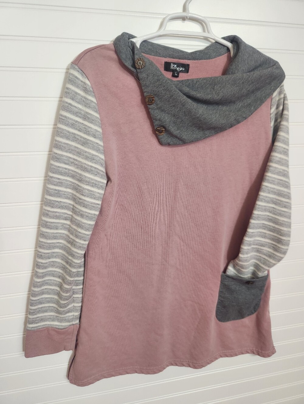 D Design Womens size large Collared Striped Rose Pink sweatshirt